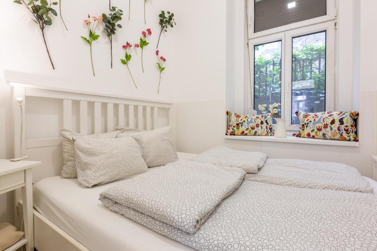 Elegant Coziness Apartment Budapest Ngoại thất bức ảnh